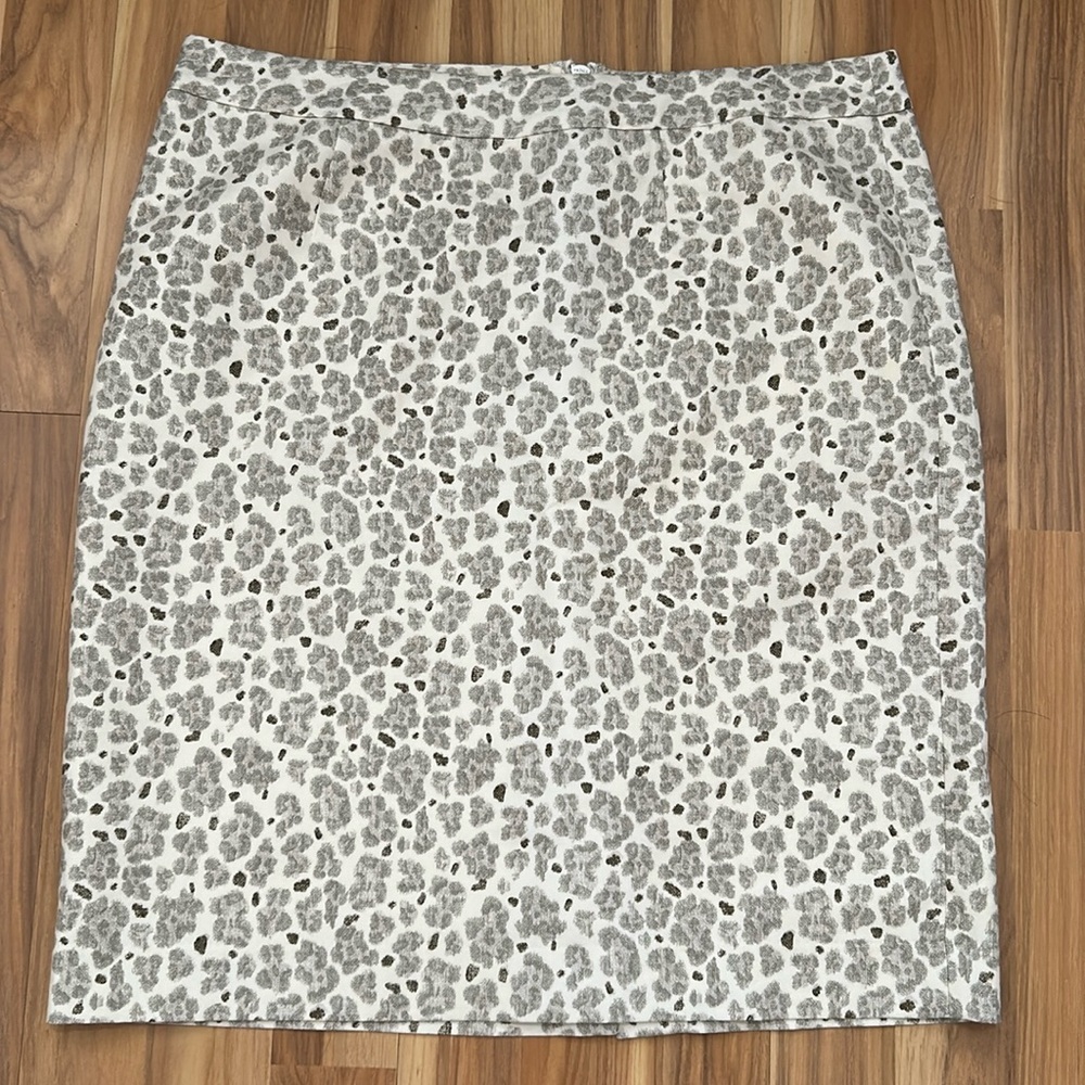 Ann Taylor Loft Gray White Silk Blend Animal Print Short Pencil Skirt Size 8